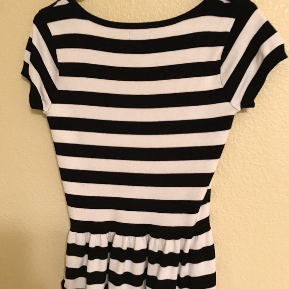 Express Sweater - Picture 2 of 3